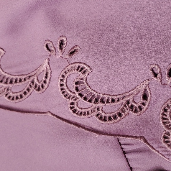 Women's 5X NWT lavender blouse, enbroidery around neck. Layed sleeves. - Picture 5 of 10